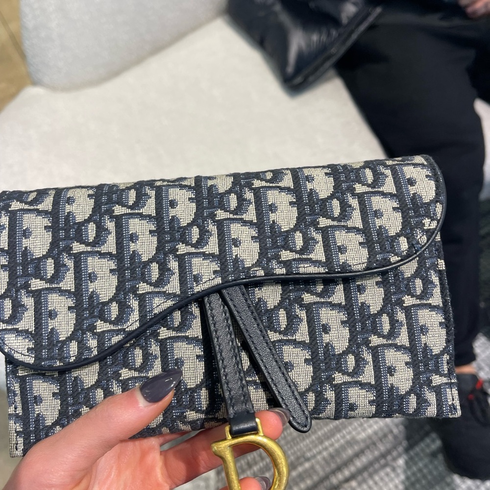 Dior Saddle Wallet on chain - Picture 2 of 8